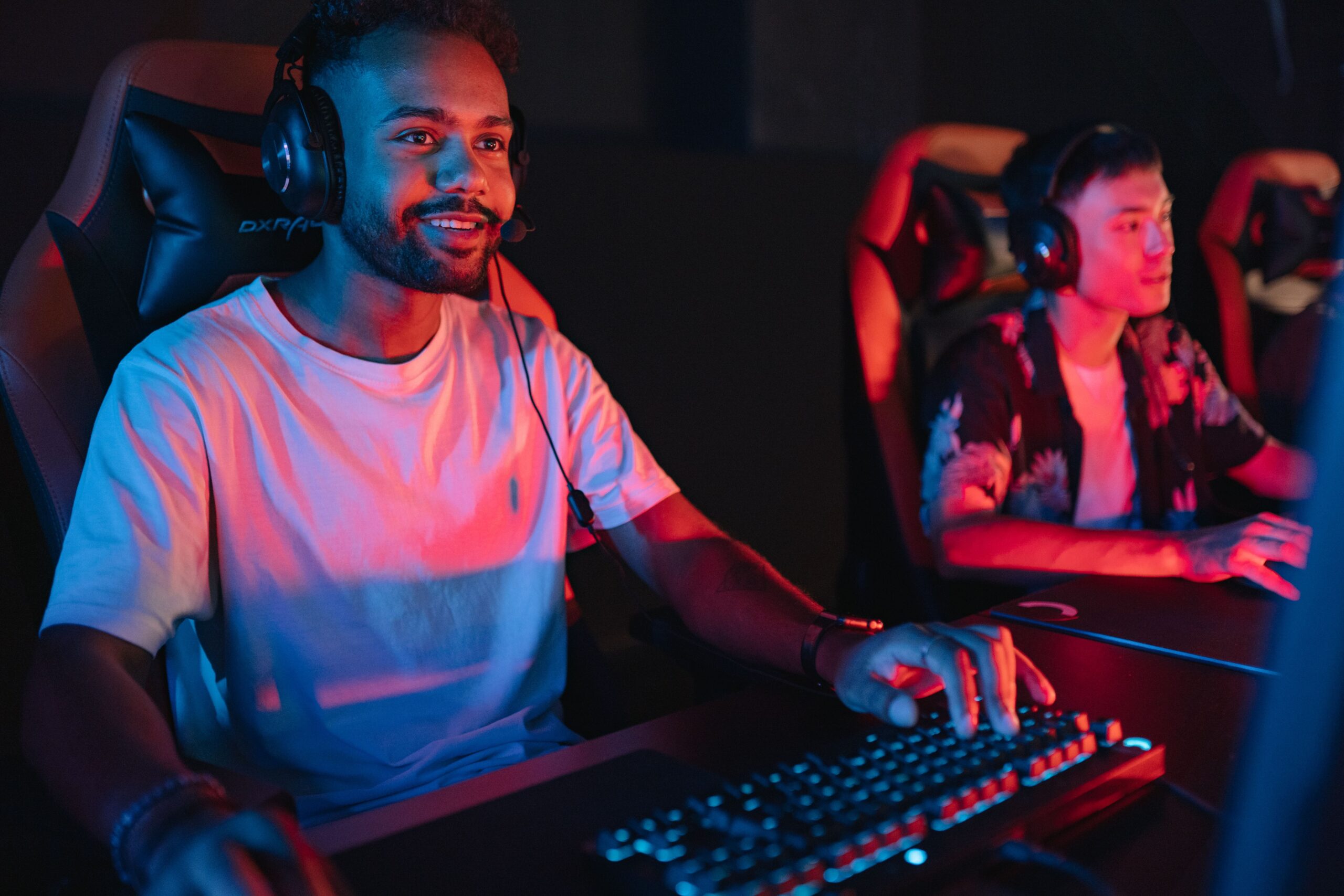 guy-gaming